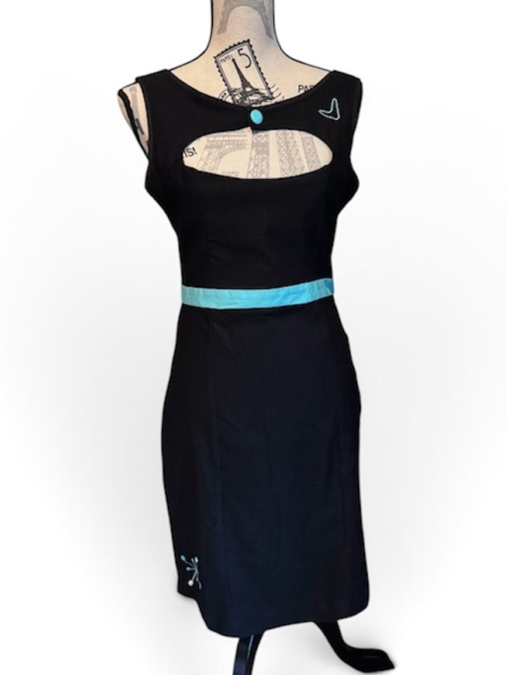 Retro Black Dress with Teal Accent Sleeveless Cutout Dress